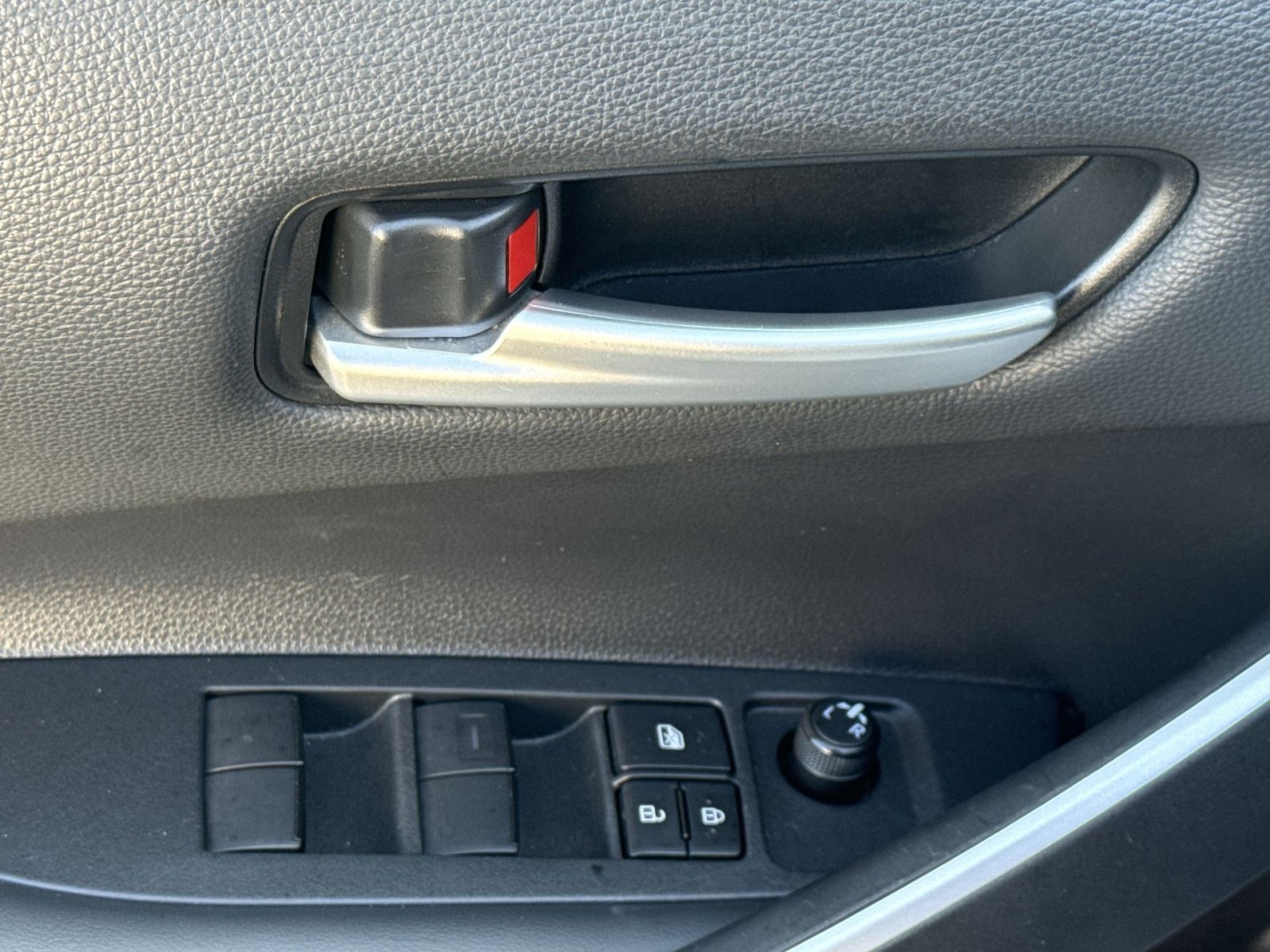Used 2025 Toyota Corolla SE FWD image 15