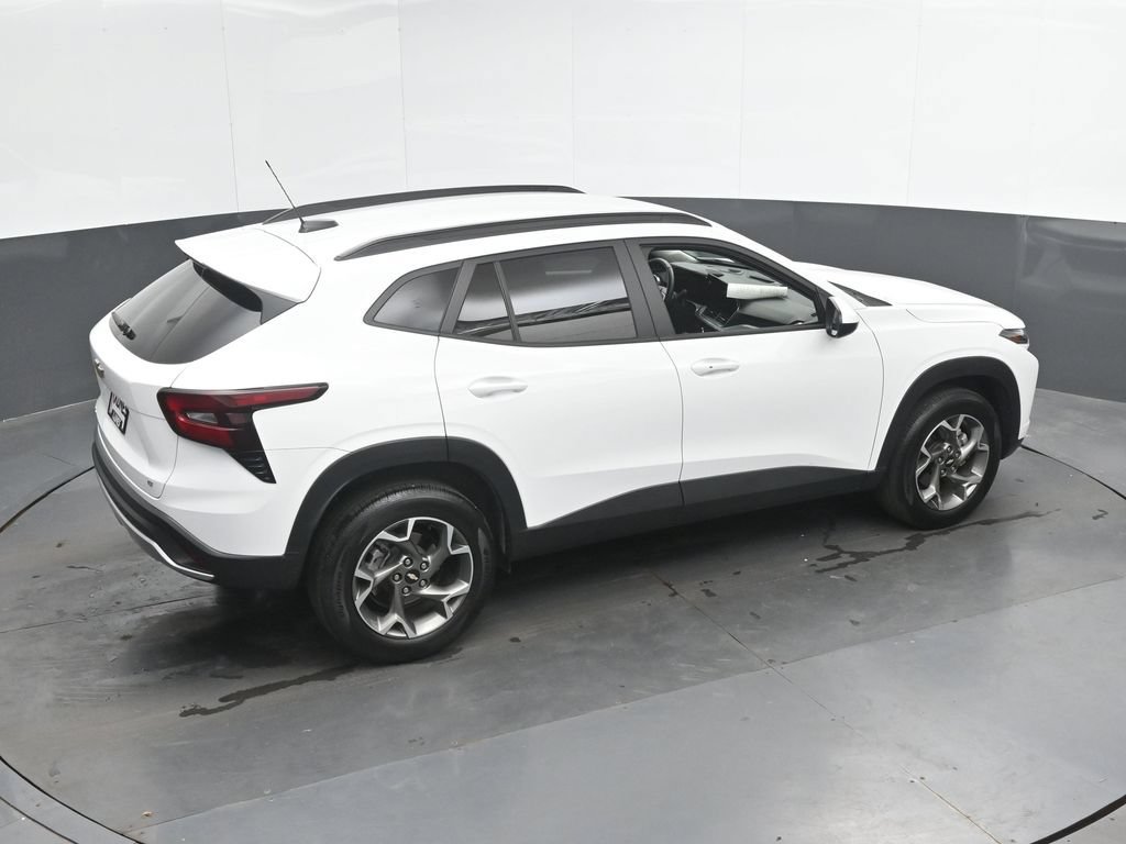 Used 2025 Chevrolet Trax LT w/ LT Convenience Package FWD image 34