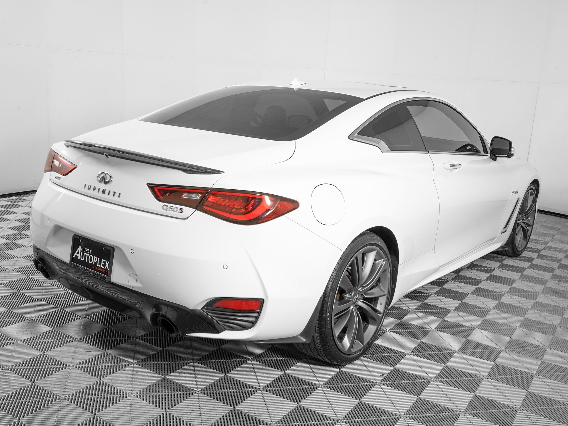 Used 2018 INFINITI Q60 Red Sport 400 w/ Pro Active Package image 5