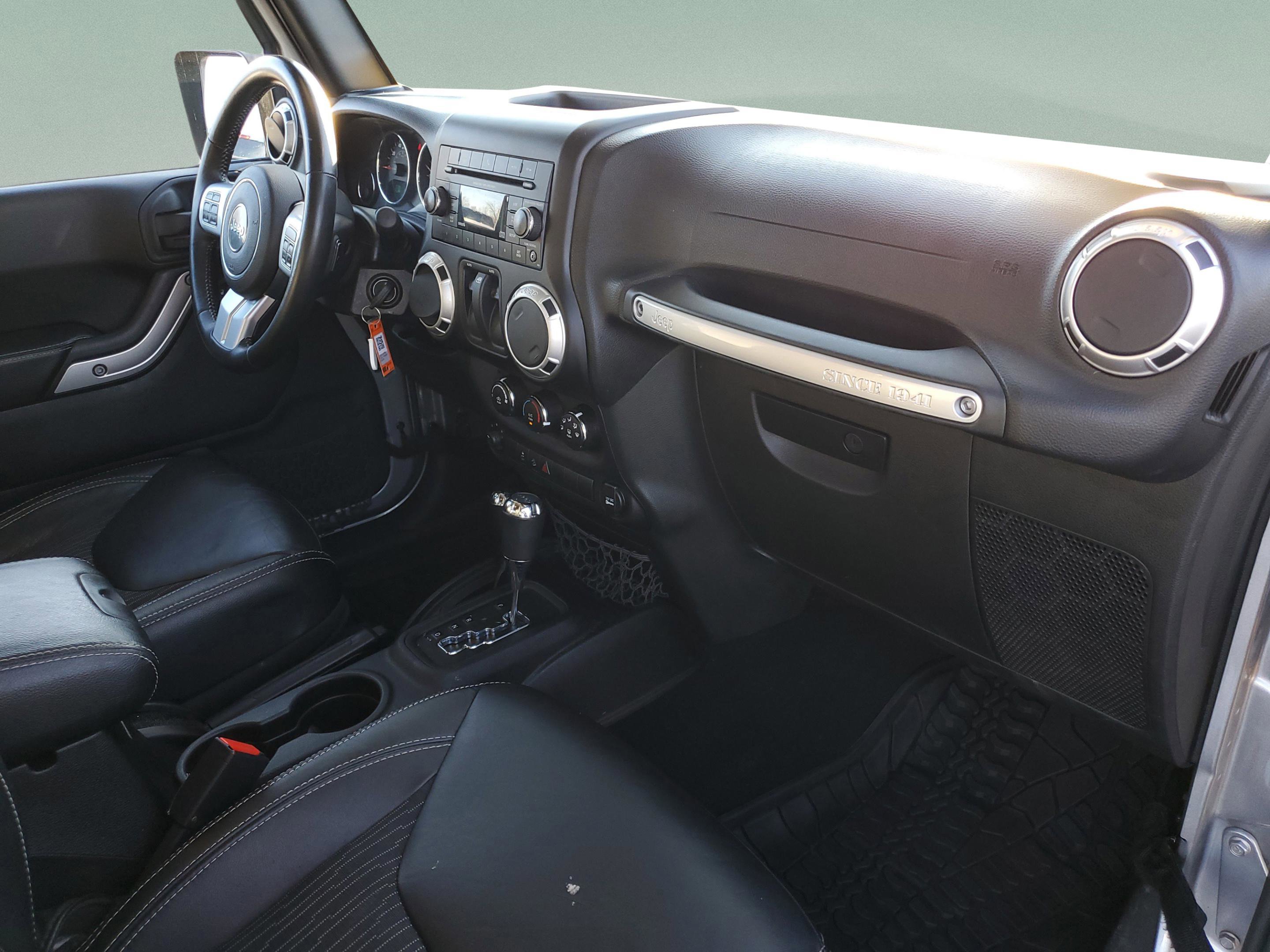 Used 2015 Jeep Wrangler Freedom Edition image 28