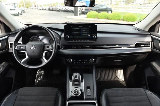 Used 2024 Mitsubishi Outlander SE Black Edition image 7