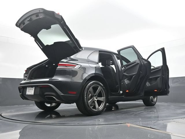Certified 2025 Porsche Macan AWD/4WD image 26