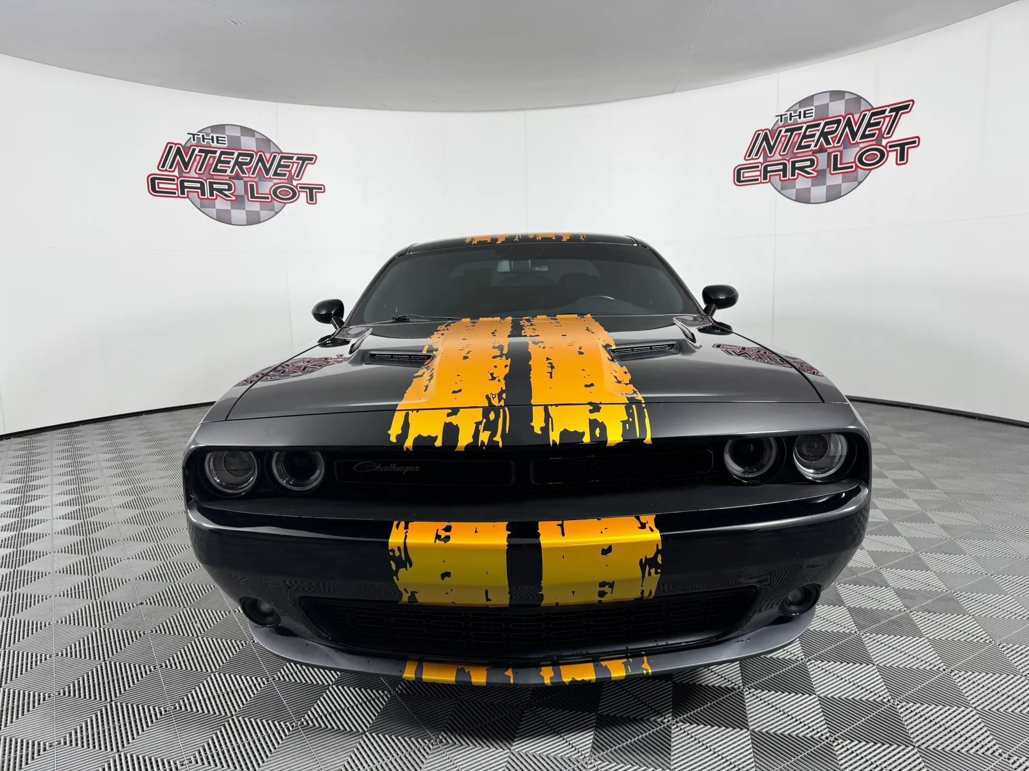 Used 2022 Dodge Challenger SXT w/ Blacktop Package RWD image 2