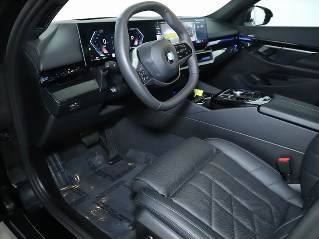 Certified 2025 BMW 530i xDrive w/ Premium Package image 17