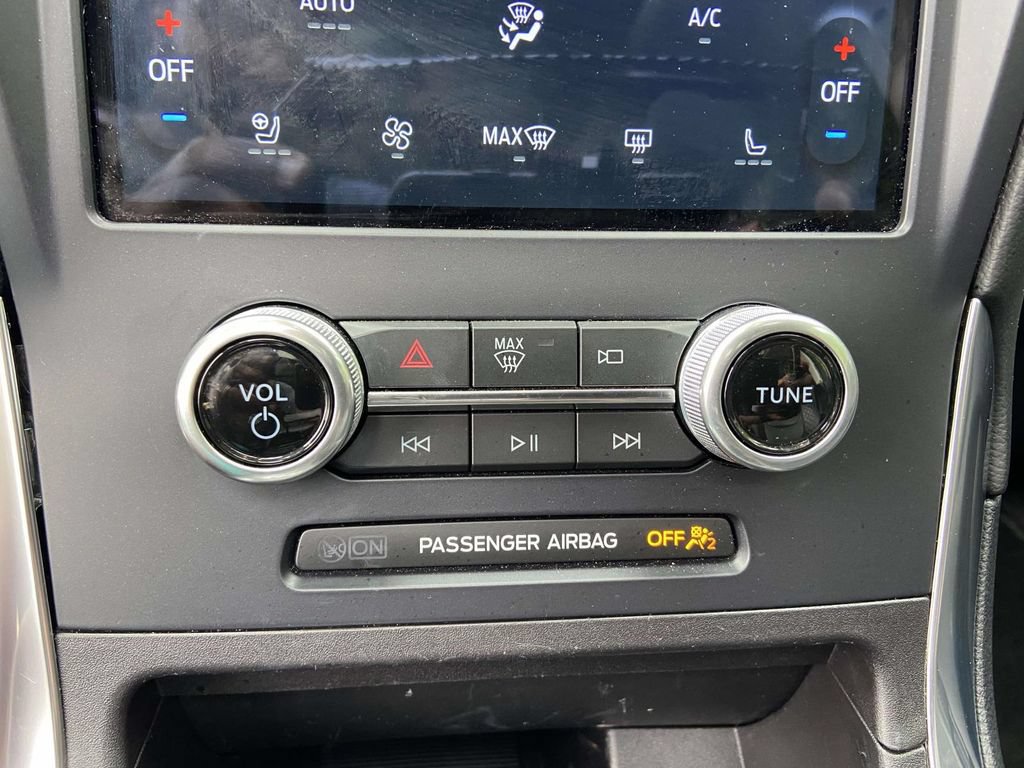 Used 2023 Ford Edge Titanium AWD/4WD image 29