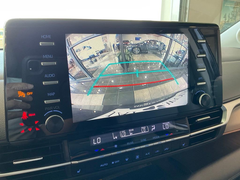 Used 2021 Toyota Sienna XLE w/ XLE Plus Package image 17