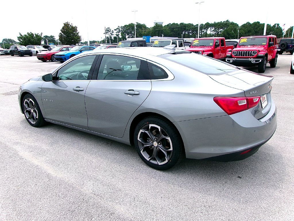 Used 2024 Chevrolet Malibu LT FWD image 2
