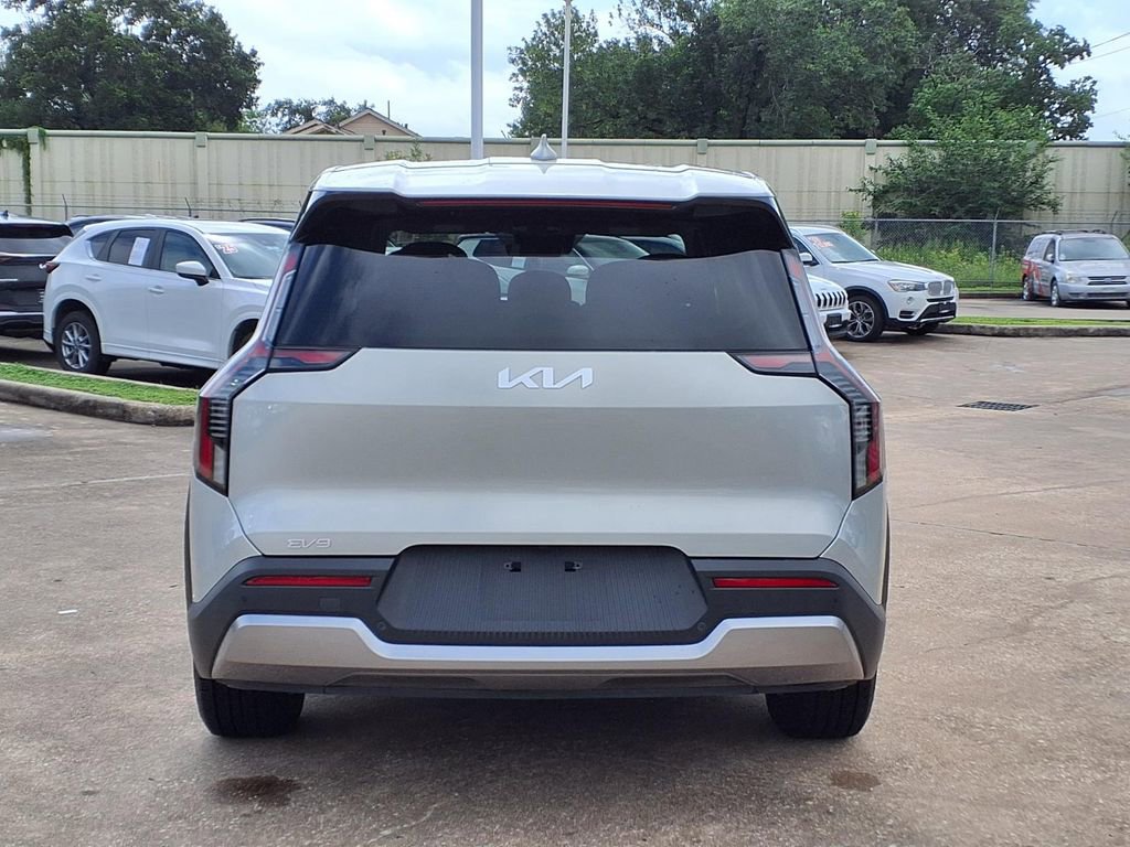 Used 2024 Kia EV9 Light RWD image 8