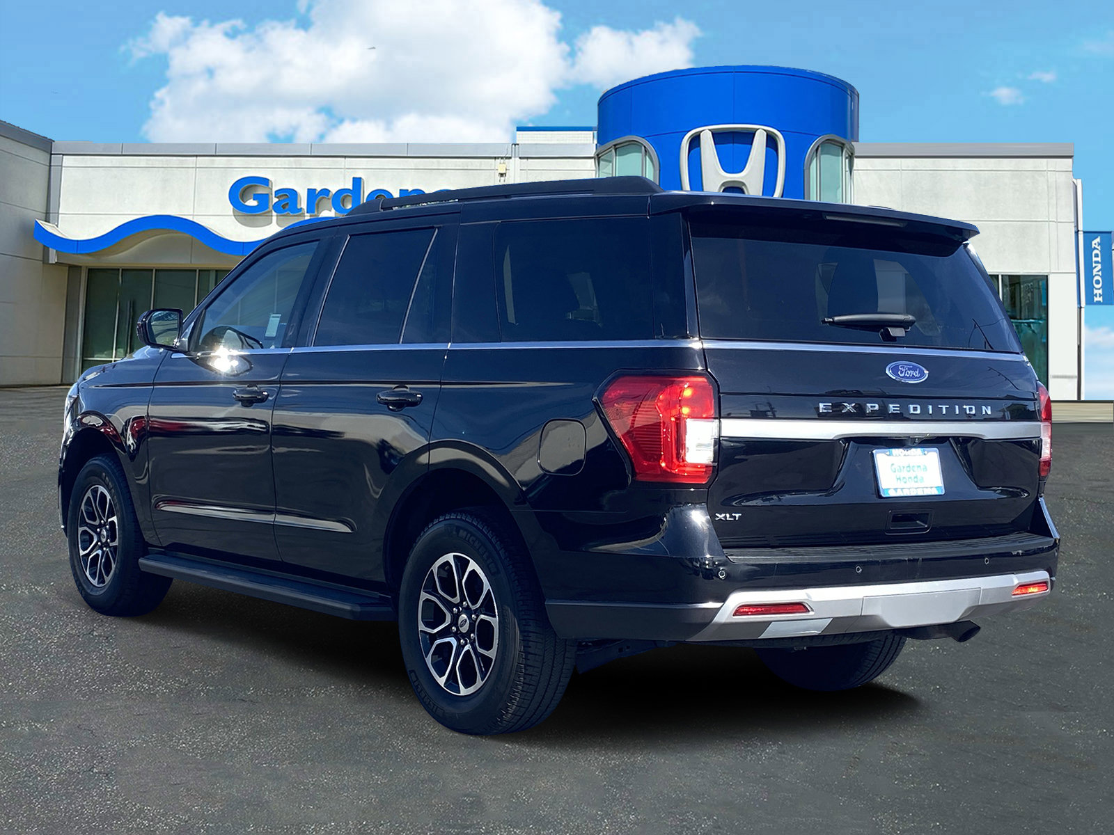 Used 2024 Ford Expedition XLT image 4