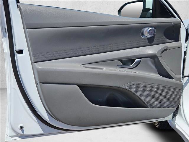 Used 2023 Hyundai Elantra Blue FWD image 10