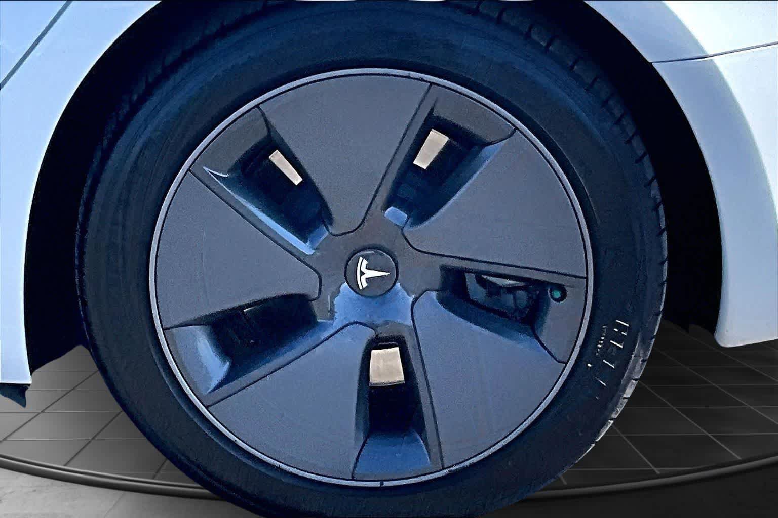 Used 2023 Tesla Model 3 Standard Range image 36