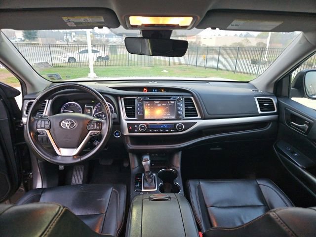 Used 2019 Toyota Highlander XLE image 39