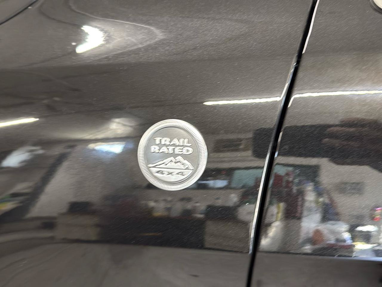 Used 2015 Jeep Grand Cherokee Overland AWD/4WD image 97