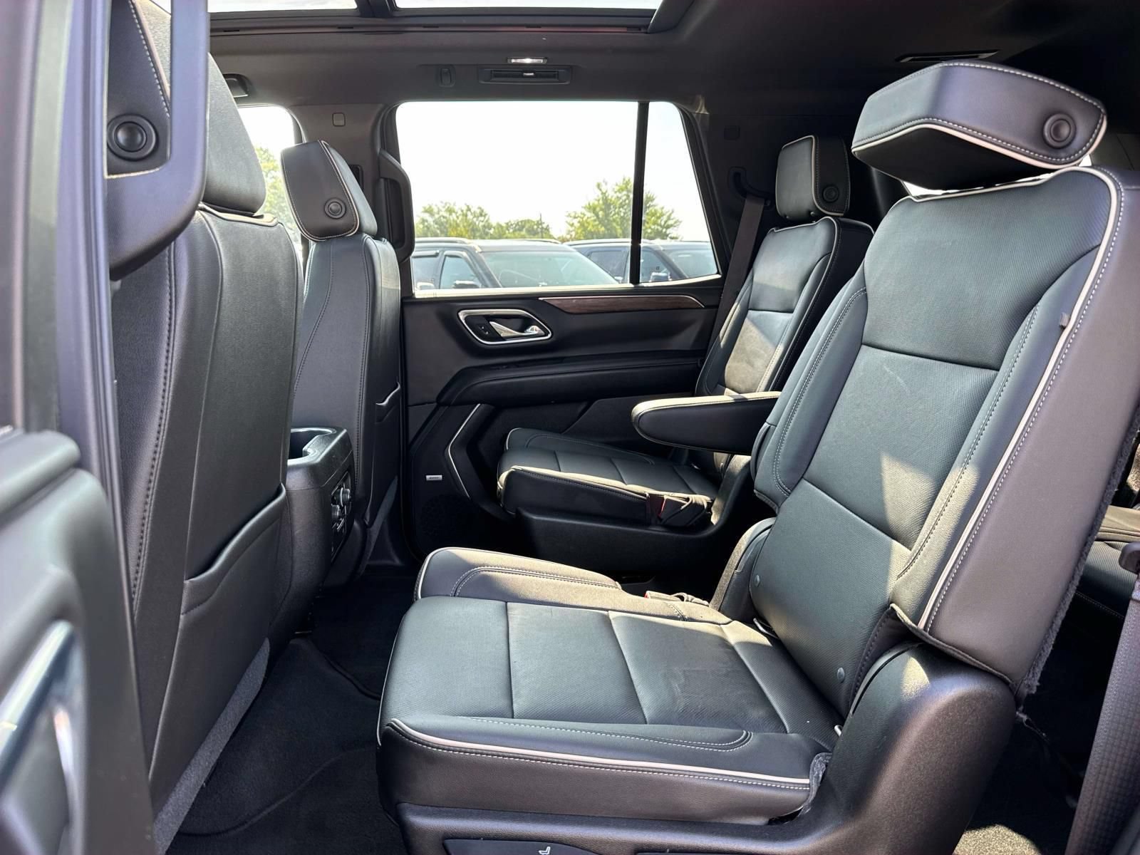 Used 2021 Chevrolet Tahoe Premier w/ Premium Package AWD/4WD image 28