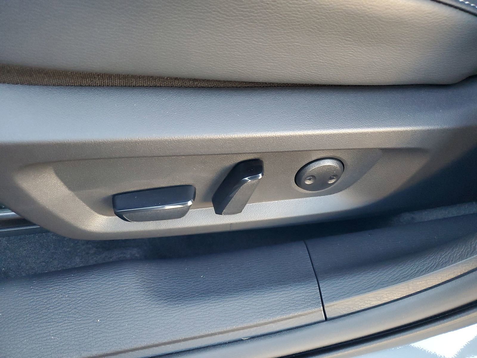 New 2026 Mitsubishi Outlander SEL image 7