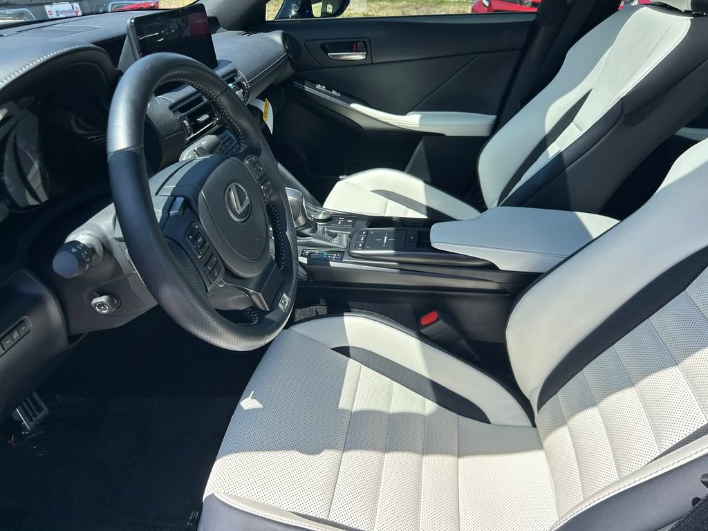 Used 2024 Lexus IS 500 RWD image 11