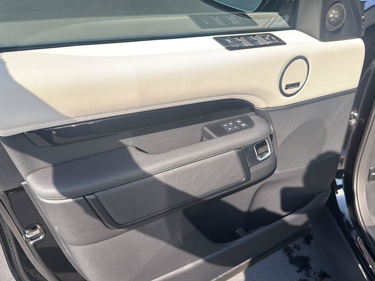 New 2026 Land Rover Discovery S AWD/4WD image 23