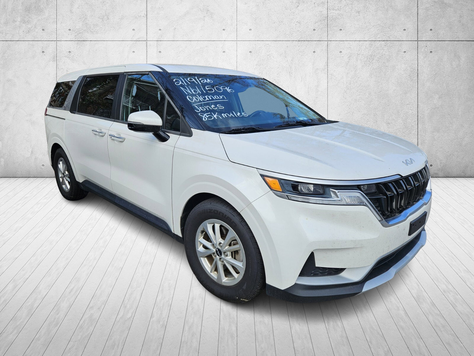 Used 2022 Kia Carnival LX image 3