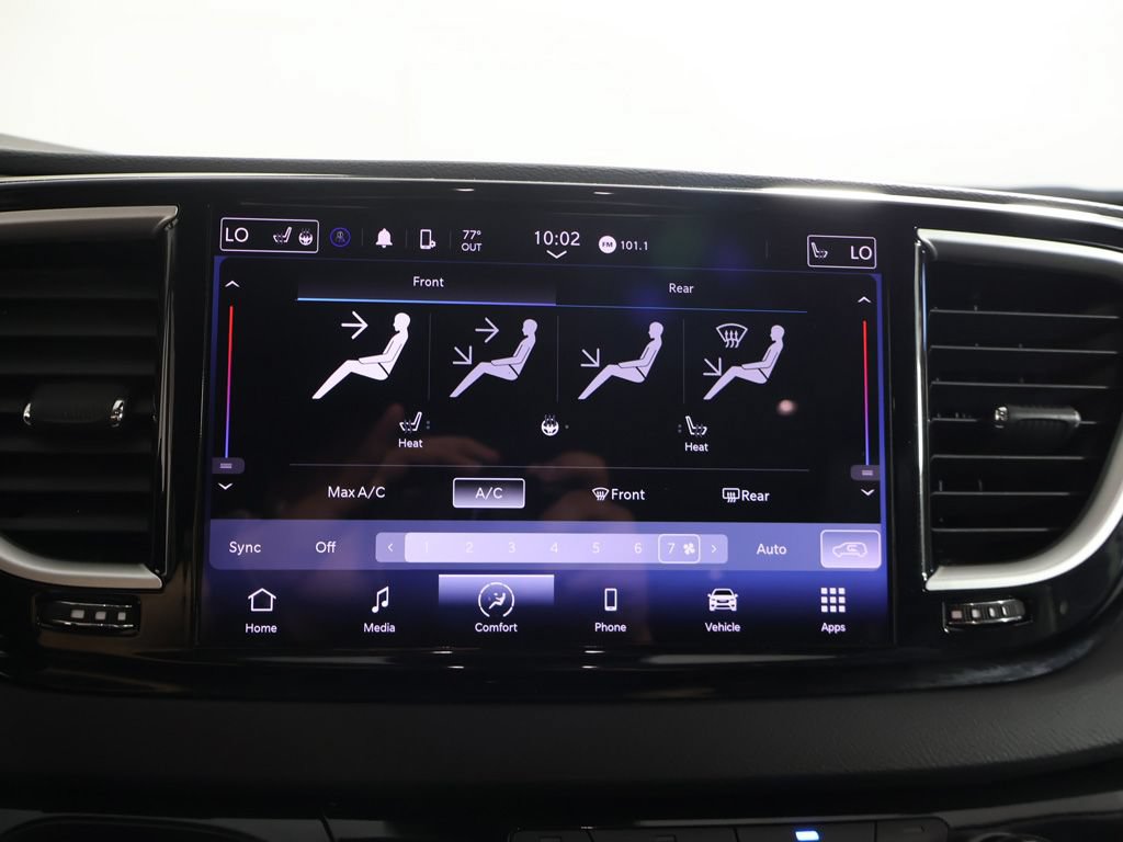 Used 2023 Chrysler Pacifica Touring-L FWD image 43