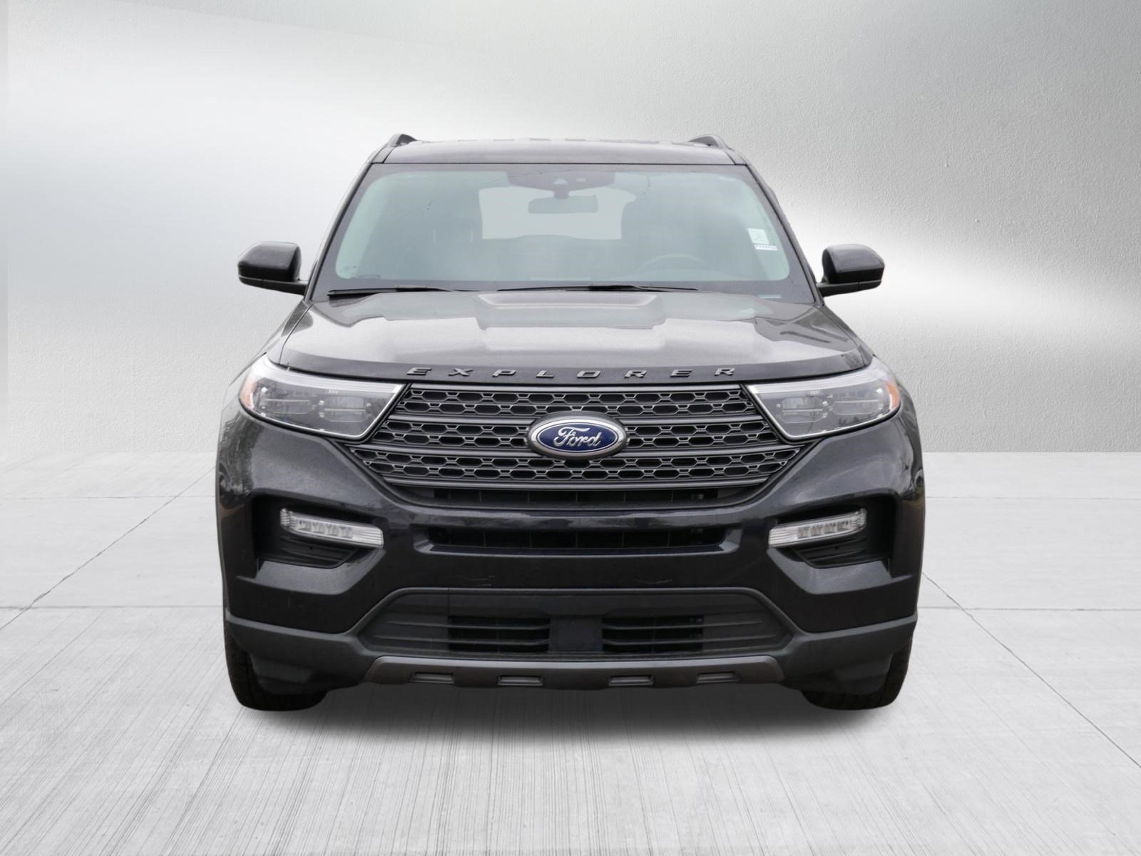 Used 2024 Ford Explorer XLT w/ Equipment Group 202A AWD/4WD image 2