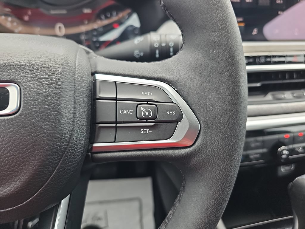 Used 2023 Jeep Compass Latitude AWD/4WD image 18