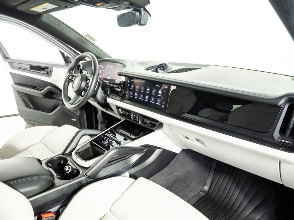 Used 2025 Porsche Cayenne GTS image 25