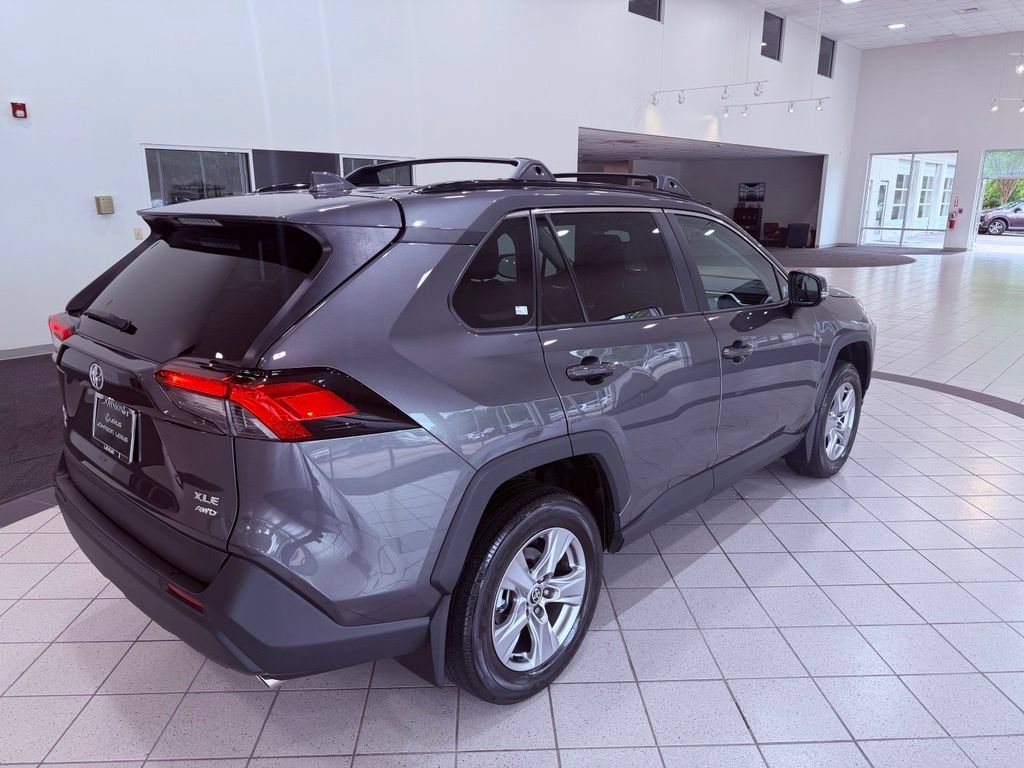 Used 2022 Toyota RAV4 XLE AWD/4WD image 12