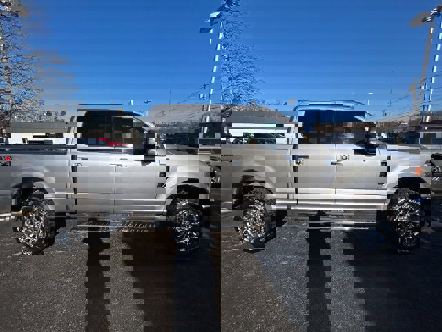 Used 2020 Ford F350 XLT w/ XLT Premium Package image 9