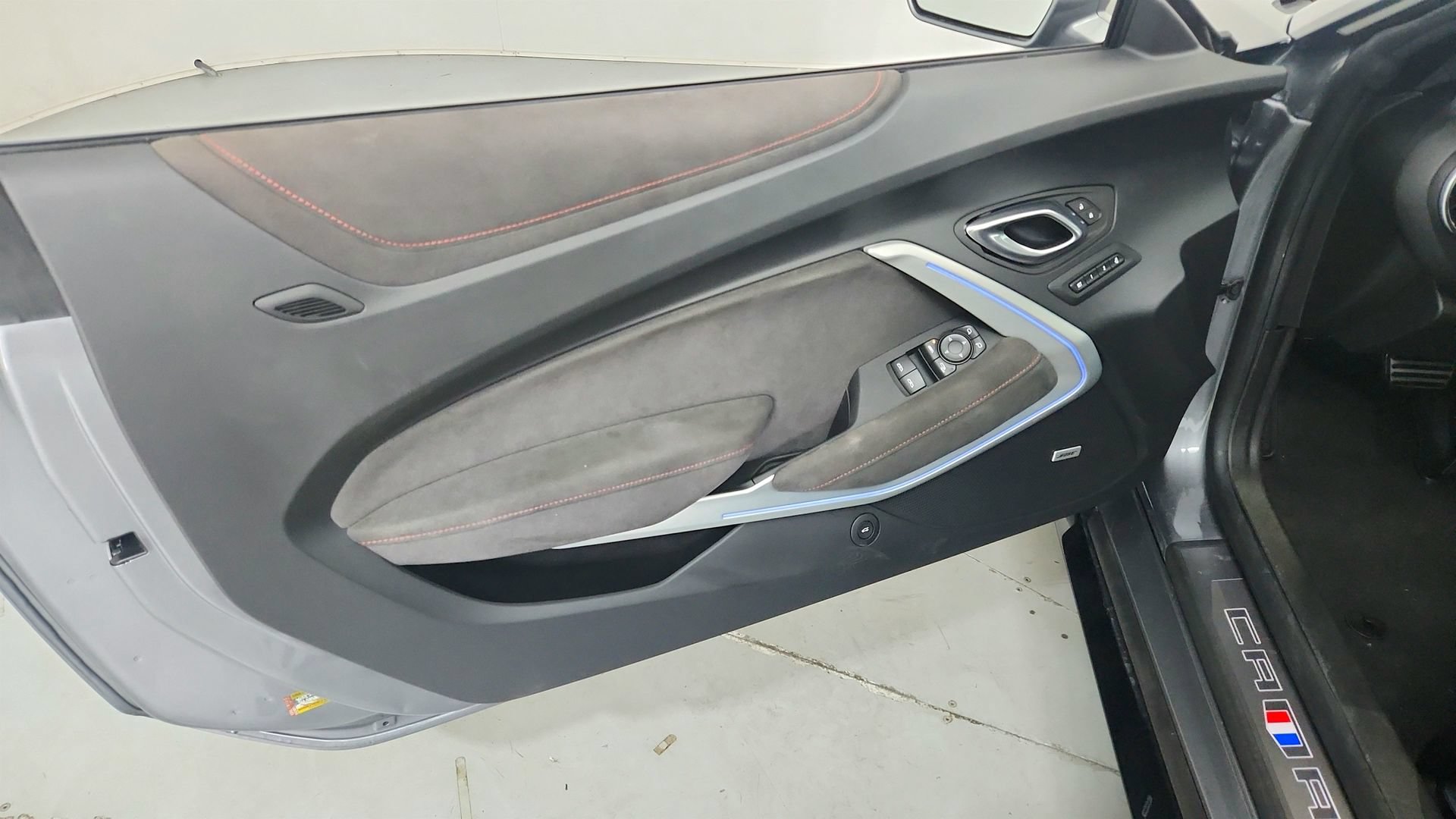 Used 2022 Chevrolet Camaro ZL1 RWD image 17