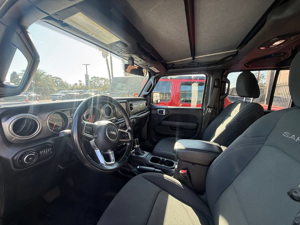 Used 2018 Jeep Wrangler Unlimited Sahara AWD/4WD image 5