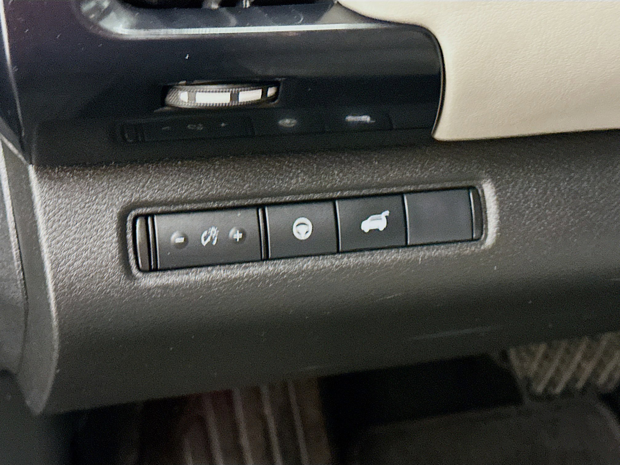 Used 2024 Nissan Pathfinder SV w/ SV Premium Package image 17