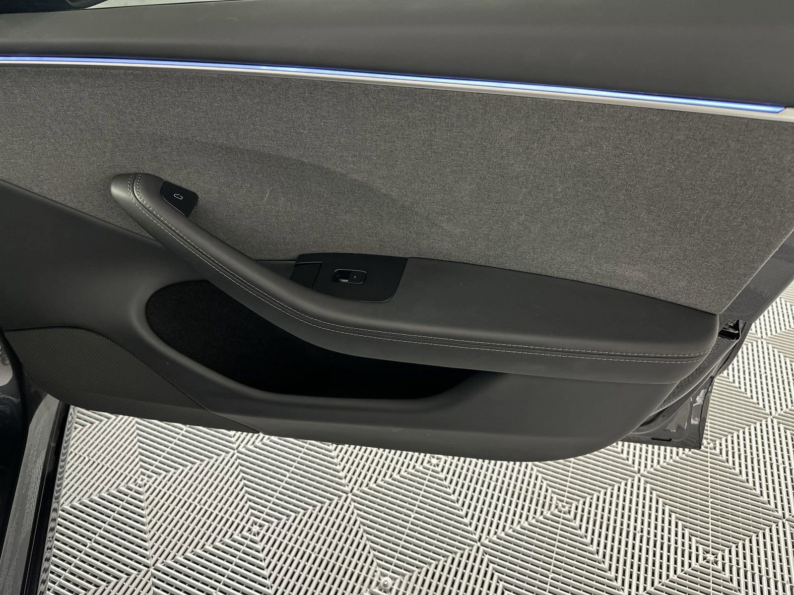 Used 2025 Tesla Model 3 image 32