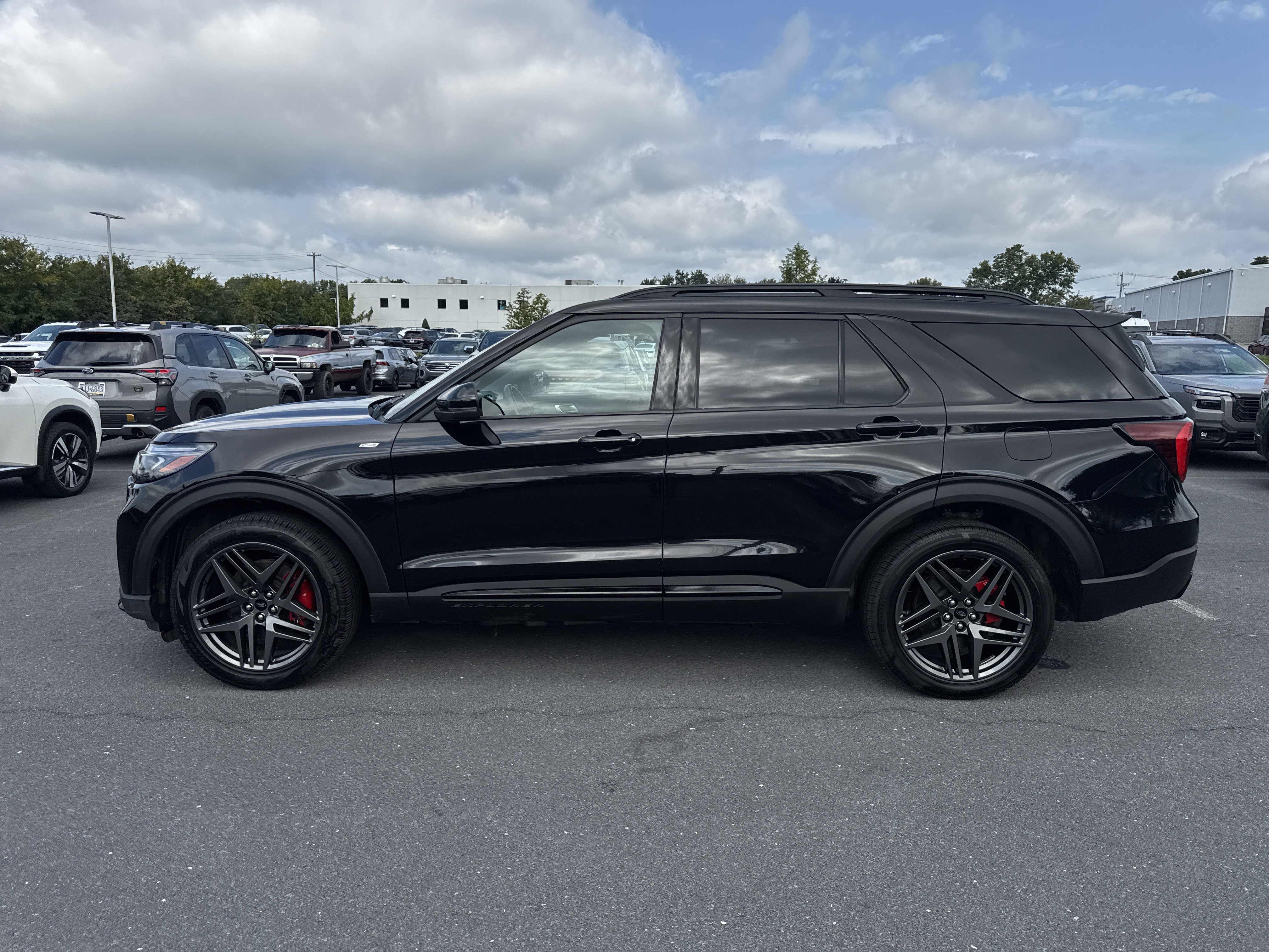 Used 2025 Ford Explorer ST-Line w/ ST-Line Street Pack AWD/4WD image 29