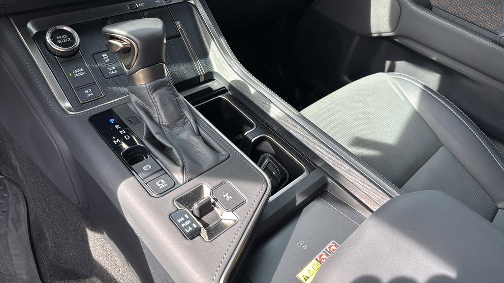 Used 2025 Lexus GX 550 w/ Accessory Package (Z1) image 33