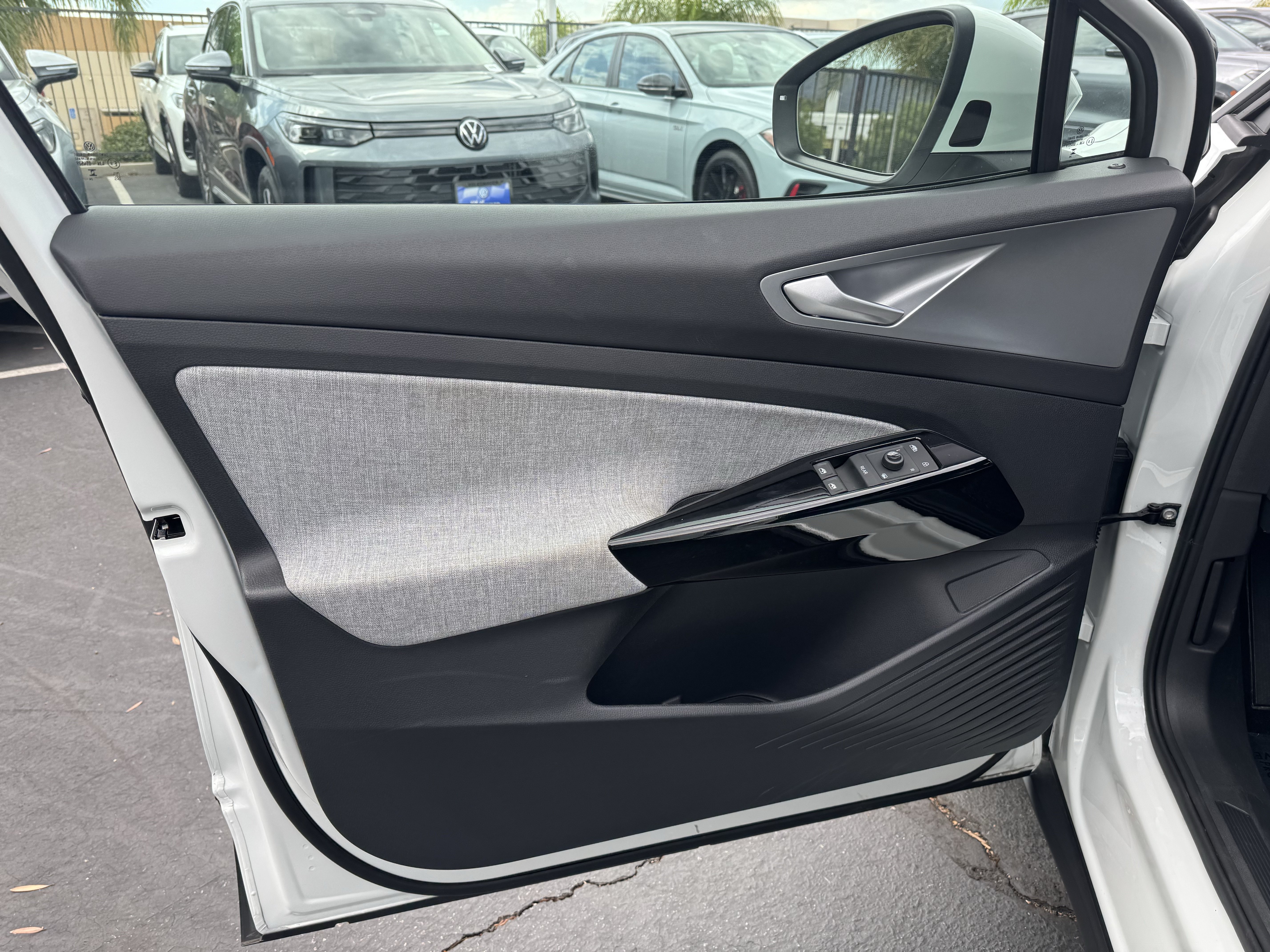 Used 2025 Volkswagen ID.4 Pro RWD image 12