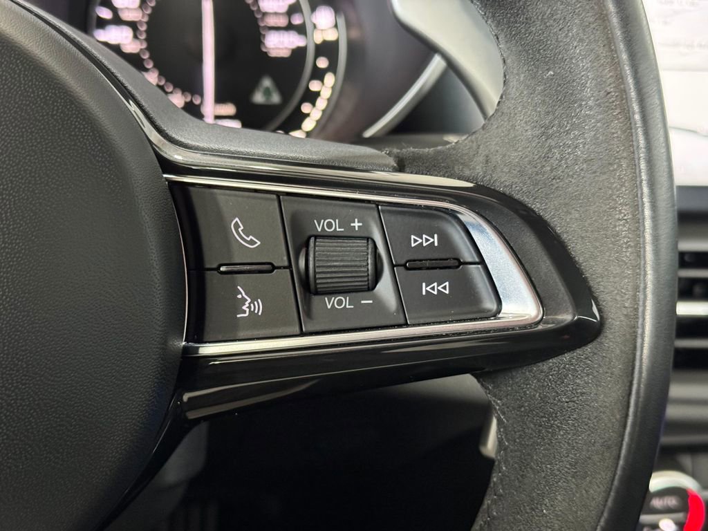 Used 2020 Alfa Romeo Giulia Quadrifoglio image 18