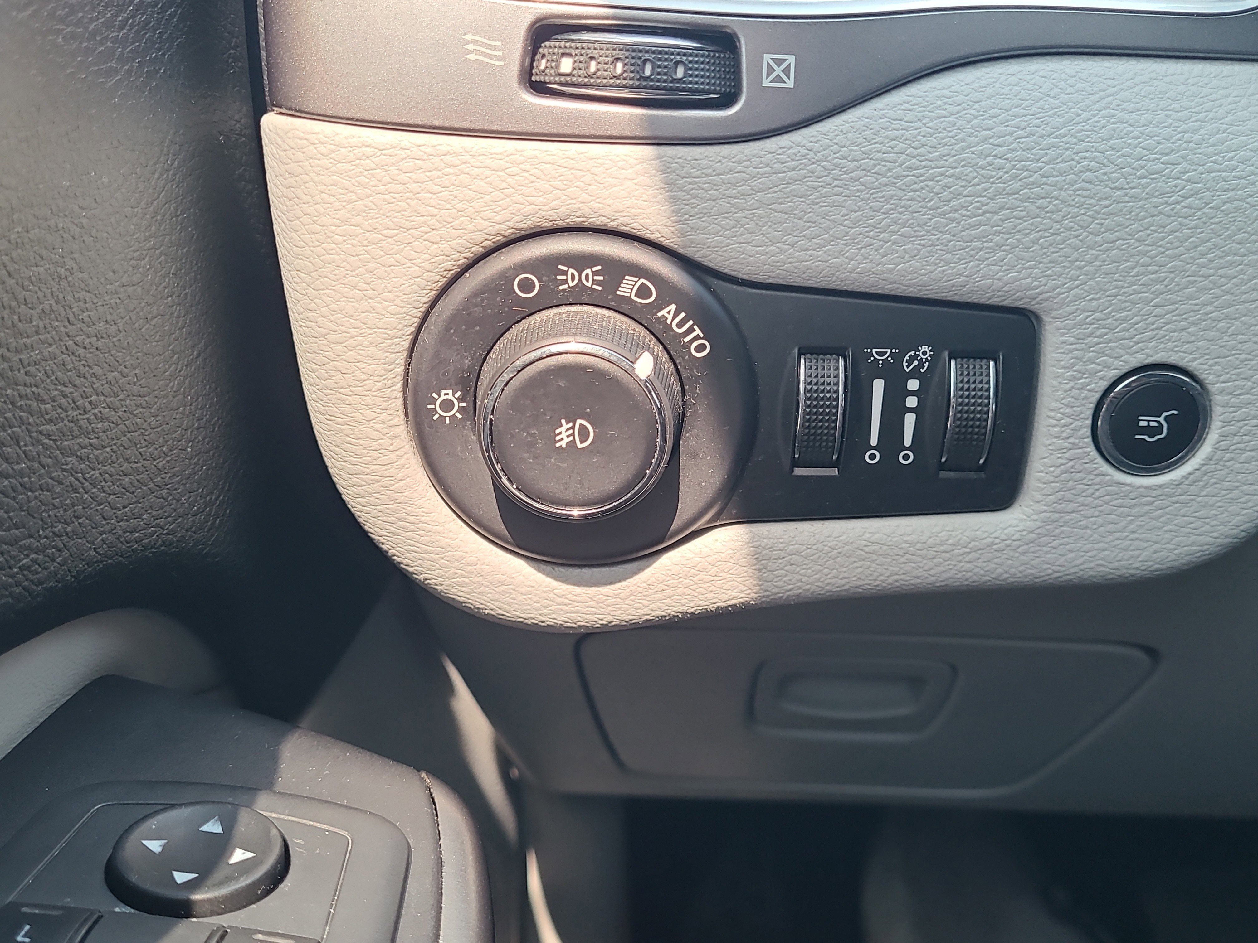 Used 2020 Jeep Cherokee Limited FWD image 21