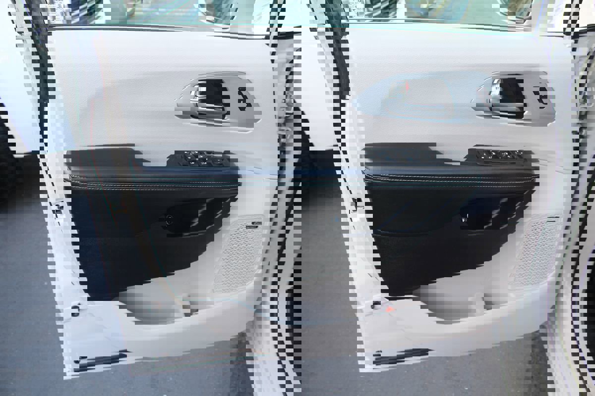 Used 2020 Chrysler Pacifica Limited w/ Advanced Safetytec Group image 14