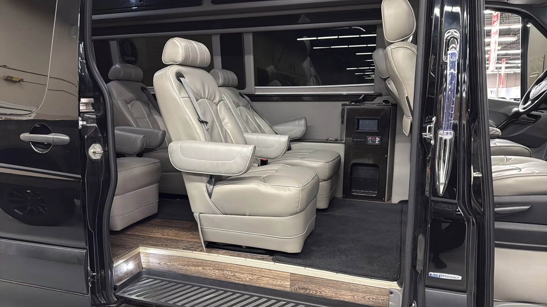 Used 2016 Mercedes-Benz Sprinter 2500 image 32