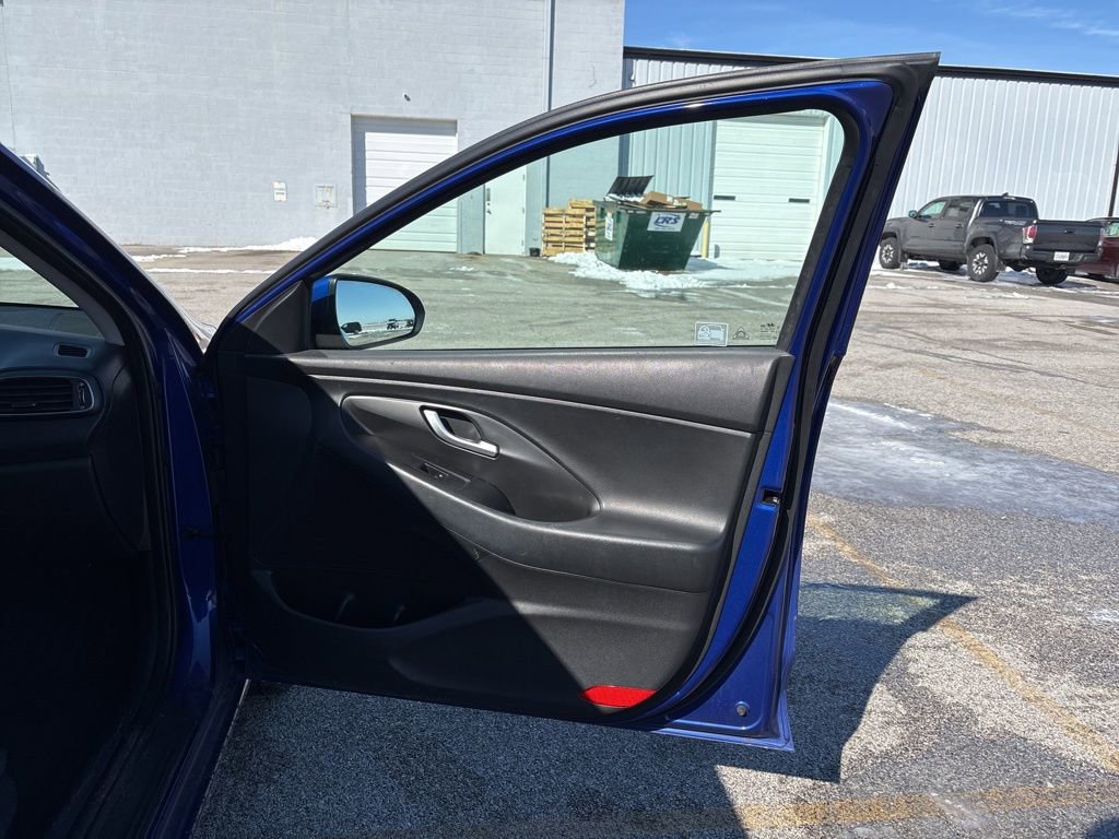 Used 2019 Hyundai Elantra GT image 17