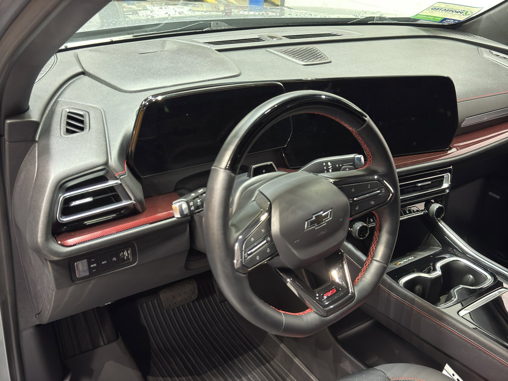 Used 2025 Chevrolet Traverse RS image 21