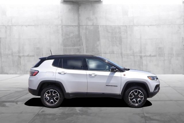 Used 2024 Jeep Compass Trailhawk AWD/4WD image 5