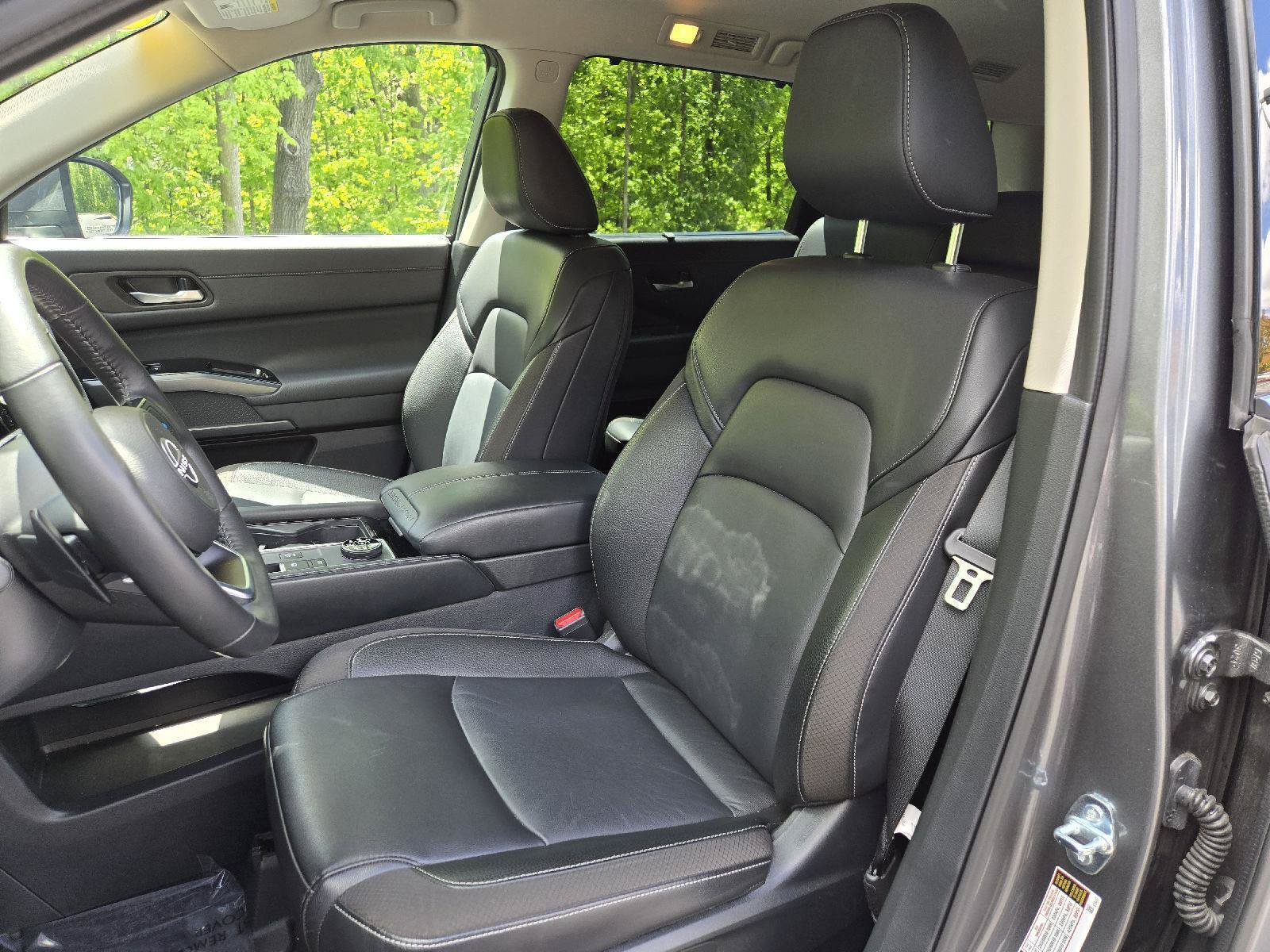 Used 2025 Nissan Pathfinder SL AWD/4WD image 13