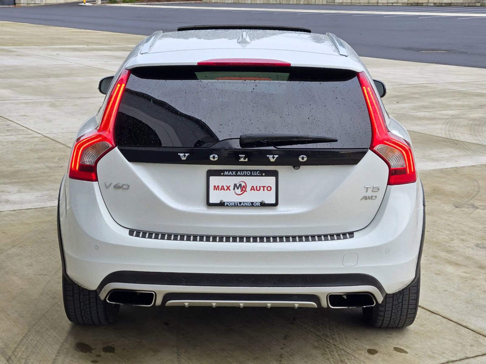 Used 2016 Volvo V60 T5 Cross Country w/ Convenience Package image 7