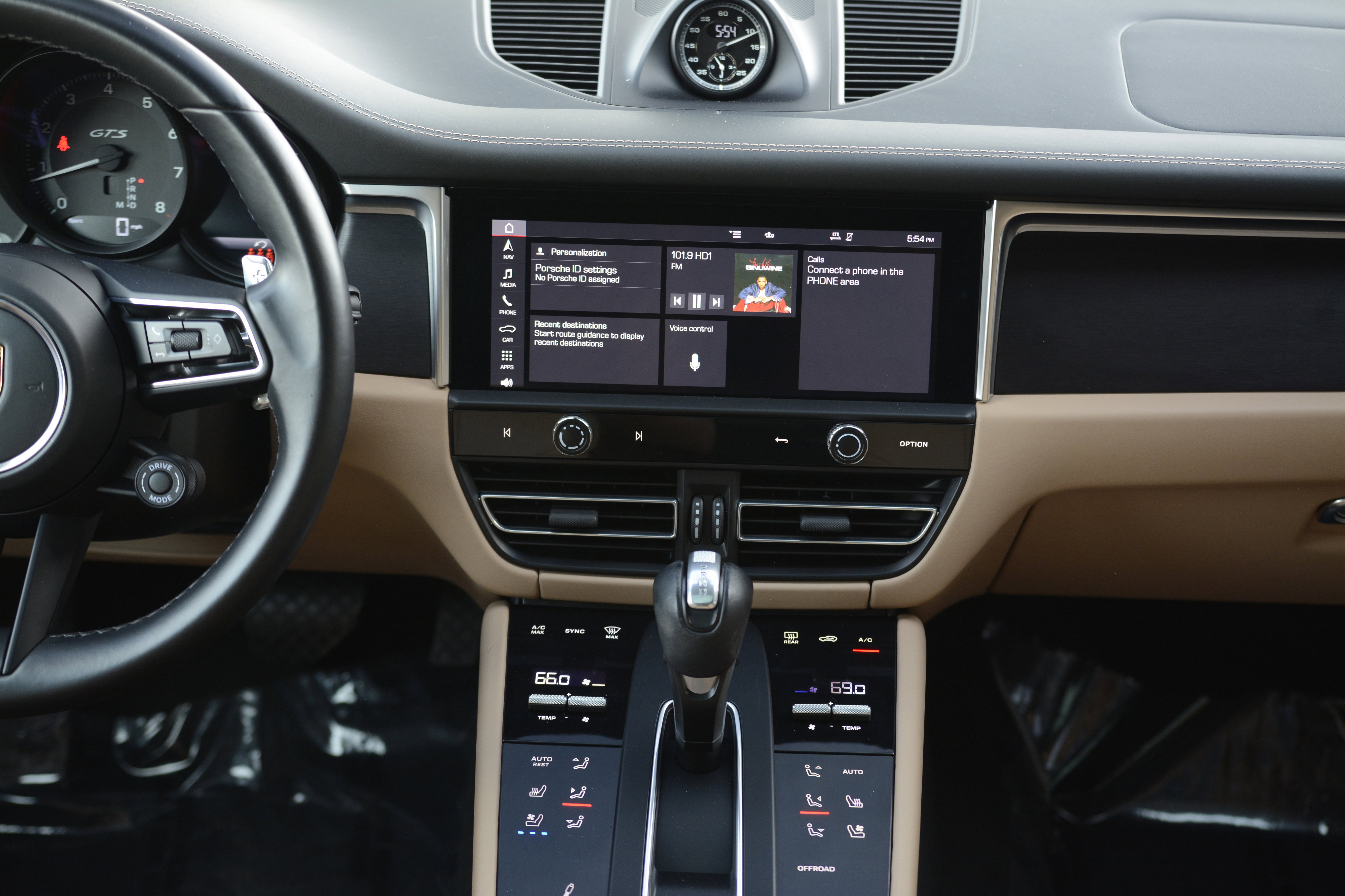 Certified 2022 Porsche Macan GTS AWD/4WD image 20