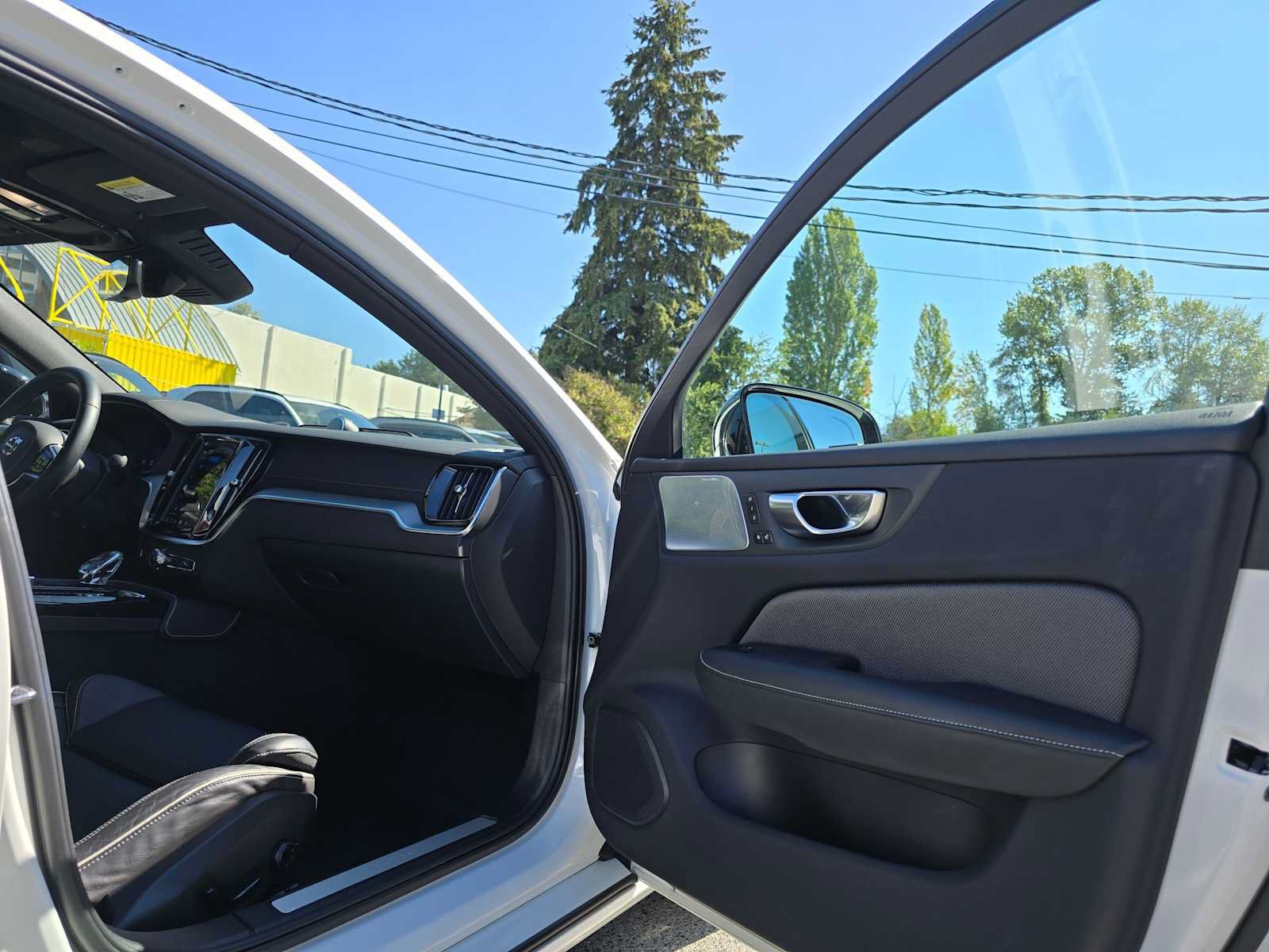 Certified 2024 Volvo S60 T8 Ultimate w/ Climate Package AWD/4WD image 11