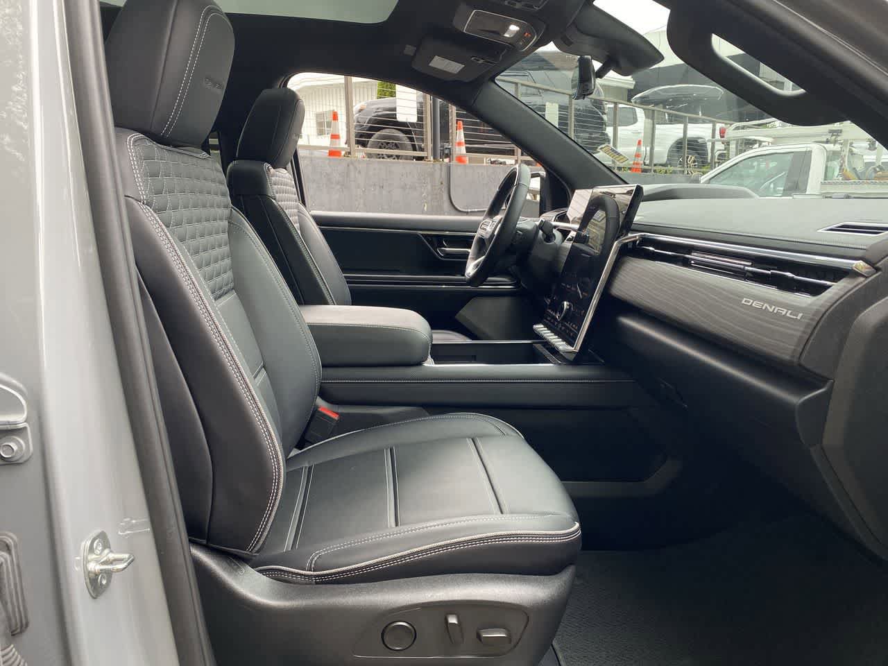 Used 2025 GMC Sierra EV Denali AWD/4WD image 18