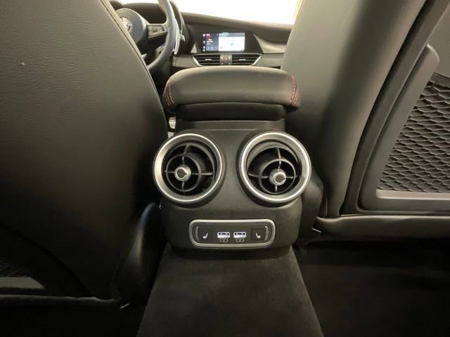 Used 2025 Alfa Romeo Giulia AWD image 26