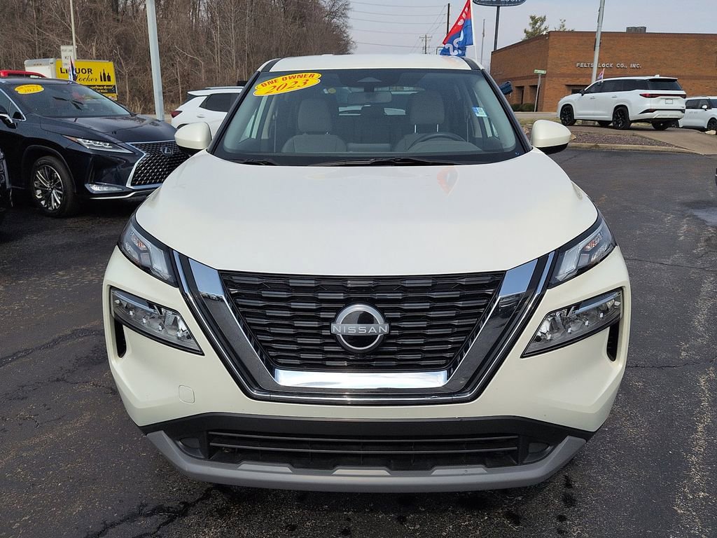 Used 2023 Nissan Rogue SV image 3