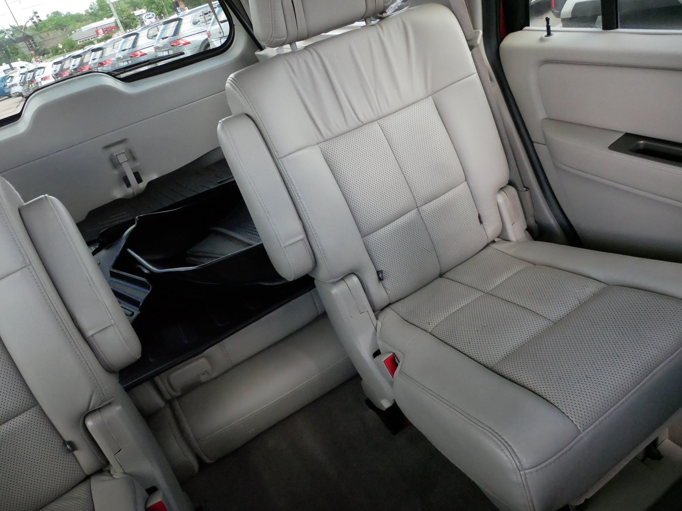 Used 2014 Lincoln Navigator 4WD image 14